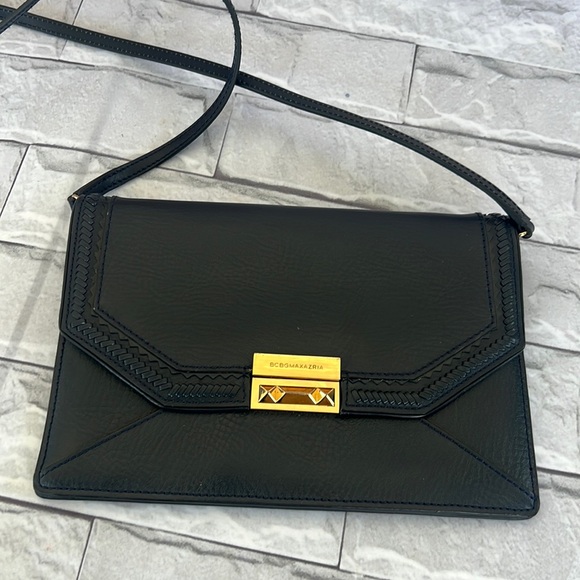 BCBGMAXAZRIA envelope shoulder navy purse cow leather, removable straps. - Picture 2 of 11